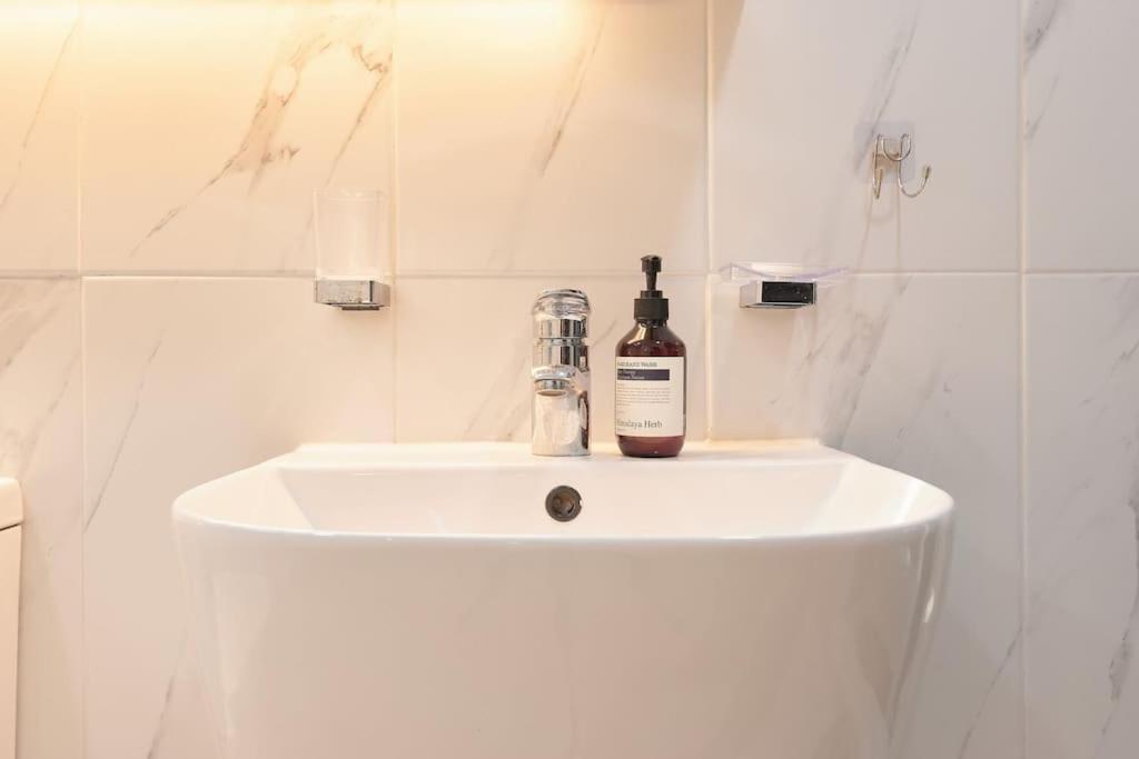 Hongdae 10min Walk From Hongdae Villa *